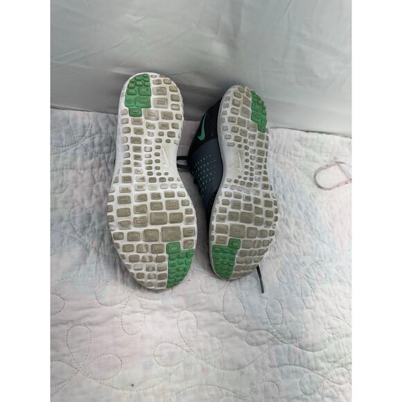 Gray and teal Nike women’s 7.5 - Picture 8 of 9